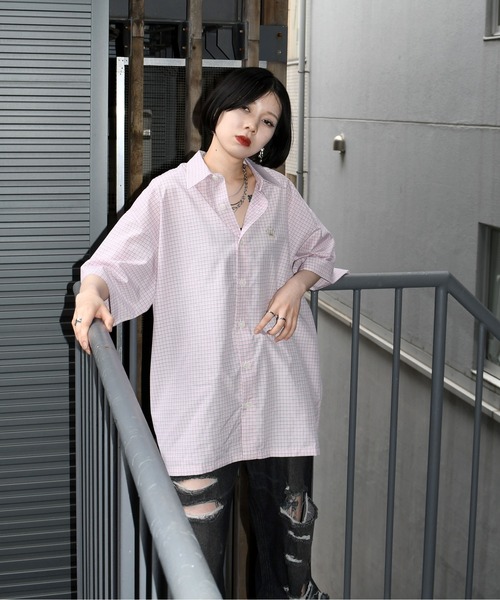 Anytime Songs(エニータイムソングス)の「one point embroidery check shirt/ワンポイント 刺繍 ミニチェック 半袖シャツ(シャツ/ブラウス・メンズ・ブルー/チャコールグレー/ピンク/ブラウン・M/L/XL)」の4枚目の写真