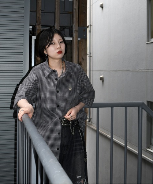 Anytime Songs(エニータイムソングス)の「one point embroidery check shirt/ワンポイント 刺繍 ミニチェック 半袖シャツ(シャツ/ブラウス・メンズ・ブルー/チャコールグレー/ピンク/ブラウン・M/L/XL)」の10枚目の写真