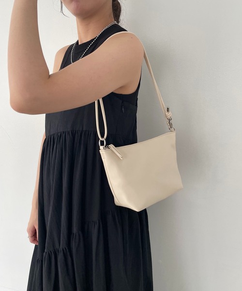 EFOLE(エフォル)の「【軽量/2way】ノットデザインミニショルダーバッグ(ショルダーバッグ・レディース・ブラック/オフホワイト・FREE)」の9枚目の写真