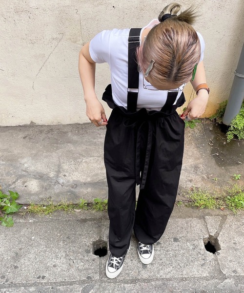 ISOOK（アイスー）の「ウエストギャザーマルチウェイサロペット (comochi original) / サスペンダー付き サロペットパンツ ナイロンパンツ パラシュートパンツ フリル（サロペット/オーバーオール・レディース・ベージュ/ブラック・FREE）」の12枚目の写真