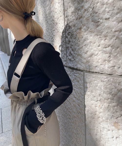 ISOOK（アイスー）の「ウエストギャザーマルチウェイサロペット (comochi original) / サスペンダー付き サロペットパンツ ナイロンパンツ パラシュートパンツ フリル（サロペット/オーバーオール・レディース・ベージュ/ブラック・FREE）」の13枚目の写真