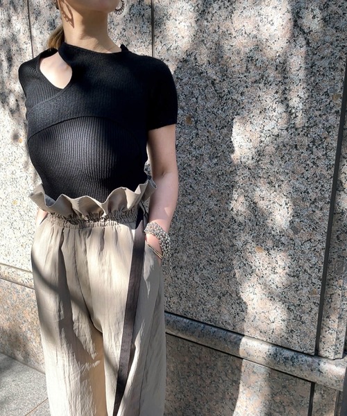 ISOOK（アイスー）の「ウエストギャザーマルチウェイサロペット (comochi original) / サスペンダー付き サロペットパンツ ナイロンパンツ パラシュートパンツ フリル（サロペット/オーバーオール・レディース・ベージュ/ブラック・FREE）」の14枚目の写真