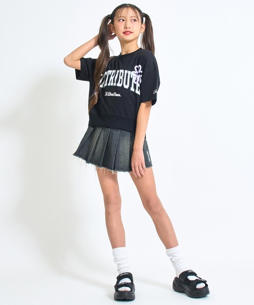 ANAP GiRL(アナップガール)の「カレッジ フラワー スプレー クロップド Tシャツ 【キッズお揃い】(Tシャツ/カットソー・キッズ・ライトグレー/ブラック/ライトイエロー・XS/M/S)」の5枚目の写真