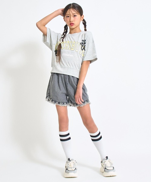 ANAP GiRL(アナップガール)の「カレッジ フラワー スプレー クロップド Tシャツ 【キッズお揃い】(Tシャツ/カットソー・キッズ・ライトグレー/ブラック/ライトイエロー・XS/M/S)」の9枚目の写真