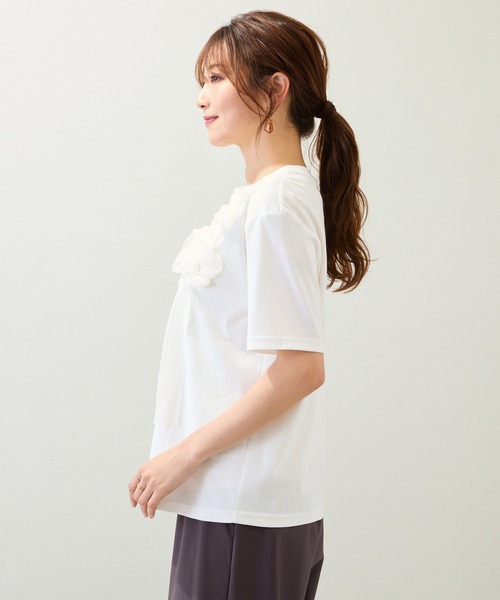 Rose Tiara(ローズティアラ)の「【接触冷感/綿100%/手洗いOK】巻きバラ刺繍カットソー(Tシャツ/カットソー・レディース・オフホワイト/ブラック・38/42/46)」の9枚目の写真