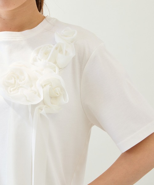Rose Tiara(ローズティアラ)の「【接触冷感/綿100%/手洗いOK】巻きバラ刺繍カットソー(Tシャツ/カットソー・レディース・オフホワイト/ブラック・38/42/46)」の6枚目の写真