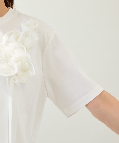 Rose Tiara(ローズティアラ)の「【接触冷感/綿100%/手洗いOK】巻きバラ刺繍カットソー(Tシャツ/カットソー・レディース・オフホワイト/ブラック・38/42/46)」の5枚目の写真