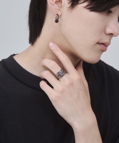 WYZ(ダブリューワイジィー)の「ボリューム クロスモチーフリング(リング・メンズ・シルバー/ブラック/ゴールド・16号/18号/20号)」の17枚目の写真
