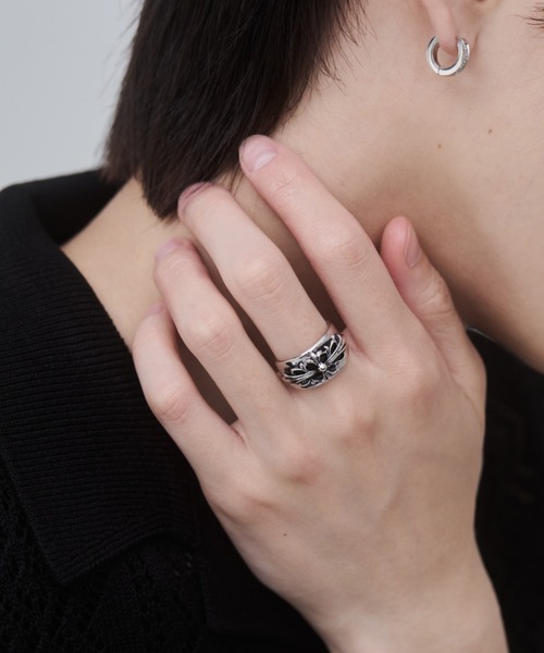 WYZ(ダブリューワイジィー)の「ボリューム クロスモチーフリング(リング・メンズ・シルバー/ブラック/ゴールド・16号/18号/20号)」の7枚目の写真
