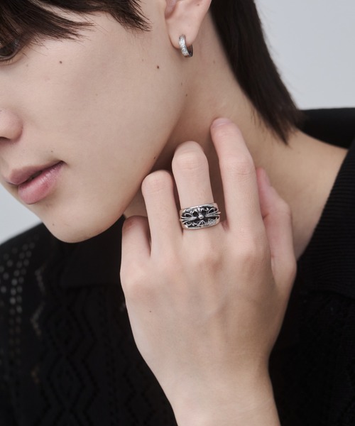 WYZ(ダブリューワイジィー)の「ボリューム クロスモチーフリング(リング・メンズ・シルバー/ブラック/ゴールド・16号/18号/20号)」の22枚目の写真
