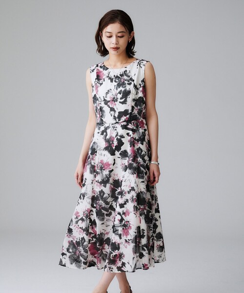 UNTITLED(アンタイトル)の「【シアー/エレガント/花柄/夏ワンピ】ペイントフラワーワンピース(ワンピース・レディース・ブルー系/ピンク系・44/46/48/50/42/00/01/02/03/04)」の1枚目の写真