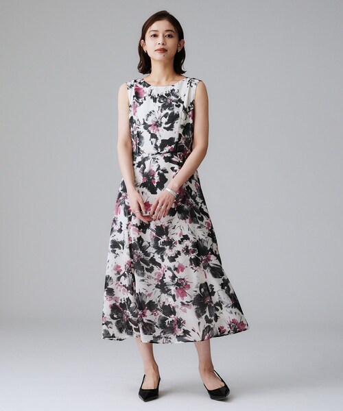 UNTITLED(アンタイトル)の「【シアー/エレガント/花柄/夏ワンピ】ペイントフラワーワンピース(ワンピース・レディース・ブルー系/ピンク系・44/46/48/50/42/00/01/02/03/04)」の6枚目の写真