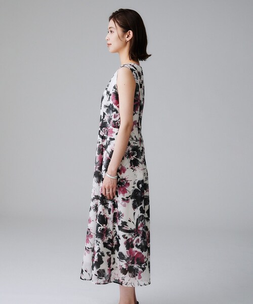 UNTITLED(アンタイトル)の「【シアー/エレガント/花柄/夏ワンピ】ペイントフラワーワンピース(ワンピース・レディース・ブルー系/ピンク系・44/46/48/50/42/00/01/02/03/04)」の13枚目の写真