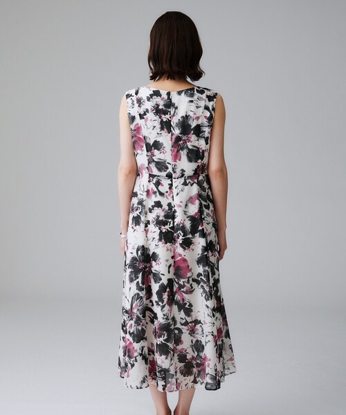 UNTITLED(アンタイトル)の「【シアー/エレガント/花柄/夏ワンピ】ペイントフラワーワンピース(ワンピース・レディース・ブルー系/ピンク系・44/46/48/50/42/00/01/02/03/04)」の14枚目の写真