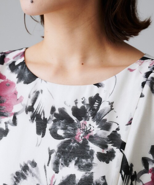 UNTITLED(アンタイトル)の「【シアー/エレガント/花柄/夏ワンピ】ペイントフラワーワンピース(ワンピース・レディース・ブルー系/ピンク系・44/46/48/50/42/00/01/02/03/04)」の15枚目の写真
