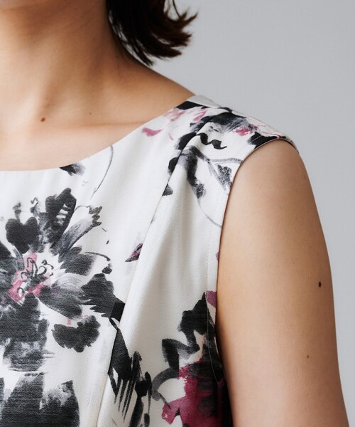 UNTITLED(アンタイトル)の「【シアー/エレガント/花柄/夏ワンピ】ペイントフラワーワンピース(ワンピース・レディース・ブルー系/ピンク系・44/46/48/50/42/00/01/02/03/04)」の17枚目の写真