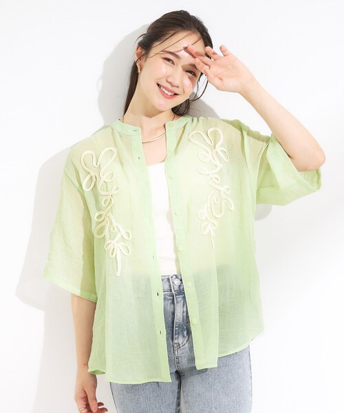 Cutie Blonde(キューティーブロンド)の「【S-LL】一枚で着映え コード刺繍シャツ(シャツ/ブラウス・レディース・ホワイト/ライトグリーン/ブラック・01/02/03/04)」の12枚目の写真