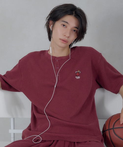 Perushu(ペルーシュ)の「Perushu/NBA ワッフルヘンリーネックTシャツ(Tシャツ/カットソー・メンズ・ボルドー/ネイビー/ブラウン/ブラック・SMALL/MEDIUM/LARGE)」の4枚目の写真