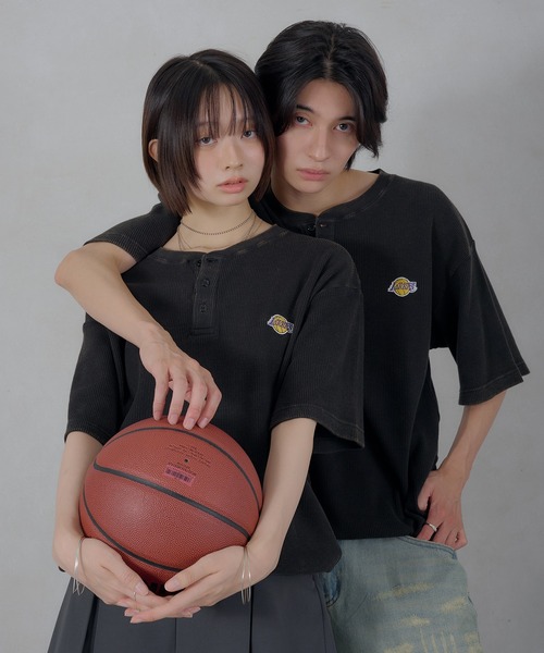 Perushu(ペルーシュ)の「Perushu/NBA ワッフルヘンリーネックTシャツ(Tシャツ/カットソー・メンズ・ボルドー/ネイビー/ブラウン/ブラック・SMALL/MEDIUM/LARGE)」の6枚目の写真