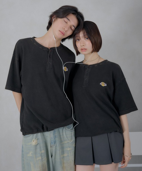 Perushu(ペルーシュ)の「Perushu/NBA ワッフルヘンリーネックTシャツ(Tシャツ/カットソー・メンズ・ボルドー/ネイビー/ブラウン/ブラック・SMALL/MEDIUM/LARGE)」の7枚目の写真
