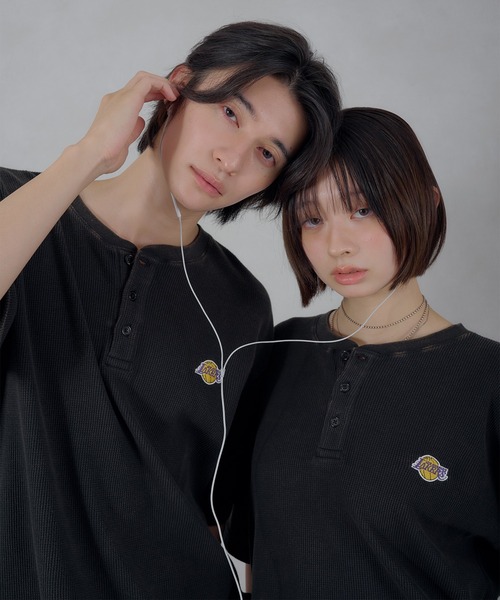 Perushu(ペルーシュ)の「Perushu/NBA ワッフルヘンリーネックTシャツ(Tシャツ/カットソー・メンズ・ボルドー/ネイビー/ブラウン/ブラック・SMALL/MEDIUM/LARGE)」の5枚目の写真