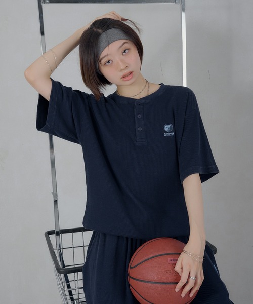 Perushu(ペルーシュ)の「Perushu/NBA ワッフルヘンリーネックTシャツ(Tシャツ/カットソー・メンズ・ボルドー/ネイビー/ブラウン/ブラック・SMALL/MEDIUM/LARGE)」の13枚目の写真