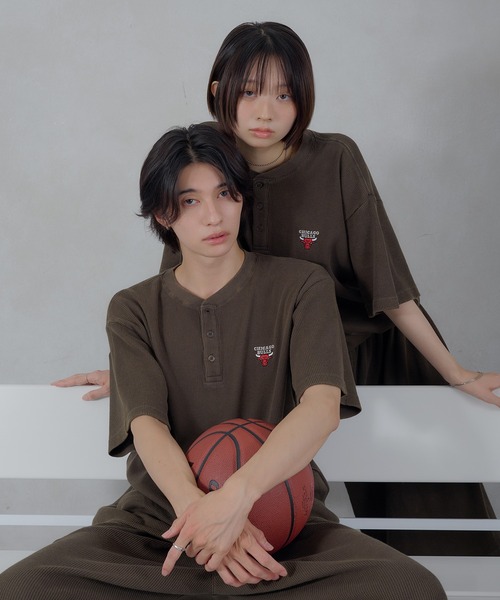 Perushu(ペルーシュ)の「Perushu/NBA ワッフルヘンリーネックTシャツ(Tシャツ/カットソー・メンズ・ボルドー/ネイビー/ブラウン/ブラック・SMALL/MEDIUM/LARGE)」の22枚目の写真