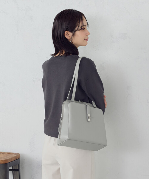 MONO COMME CA(モノコムサ)の「ひねり金具 2WAY トートリュック(バックパック/リュック・レディース・グレー/ブラック・FREE)」の2枚目の写真