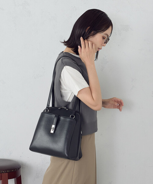 MONO COMME CA(モノコムサ)の「ひねり金具 2WAY トートリュック(バックパック/リュック・レディース・グレー/ブラック・FREE)」の6枚目の写真