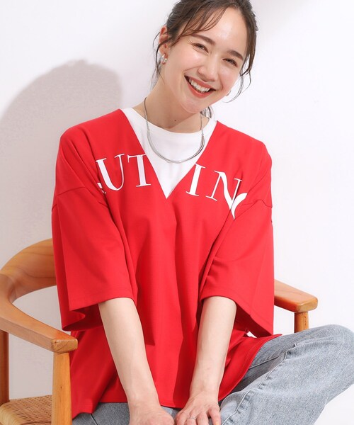 Cutie Blonde(キューティーブロンド)の「【洗える】Vネックですっきり見え ロゴトップス(Tシャツ/カットソー・レディース・ライトグレー/ネイビー/レッド系1・00)」の3枚目の写真