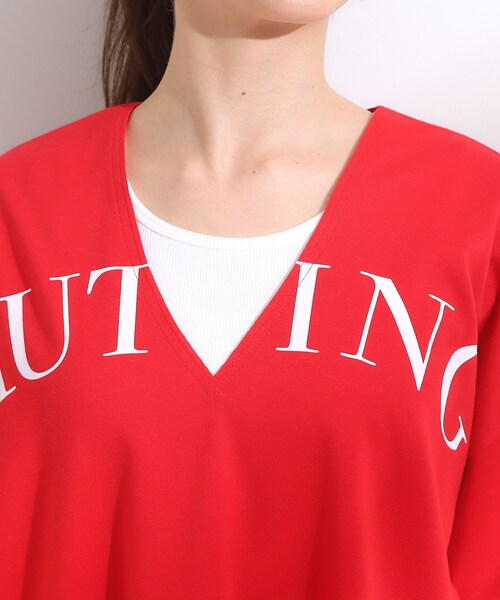 Cutie Blonde(キューティーブロンド)の「【洗える】Vネックですっきり見え ロゴトップス(Tシャツ/カットソー・レディース・ライトグレー/ネイビー/レッド系1・00)」の19枚目の写真