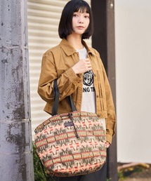 KiU（キウ）の「【PENDLETON × KiU LIMITED ITEM】ペンドルトン パデッドドロストトートバッグ（トートバッグ・メンズ）」