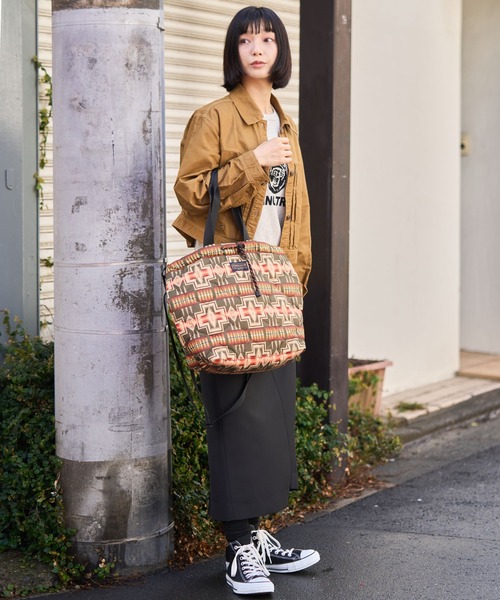 KiU(キウ)の「【PENDLETON × KiU LIMITED ITEM】ペンドルトン パデッドドロストトートバッグ(トートバッグ・レディース・ネイビー/カーキ・FREE)」の6枚目の写真