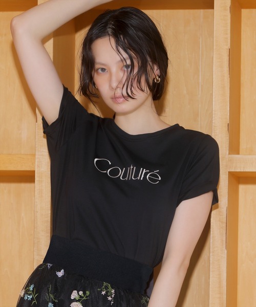 AND COUTURE(アンドクチュール)の「COUTURE 刺繍Tシャツ(Tシャツ/カットソー・レディース・オフホワイト/ブラック・FREE)」の1枚目の写真