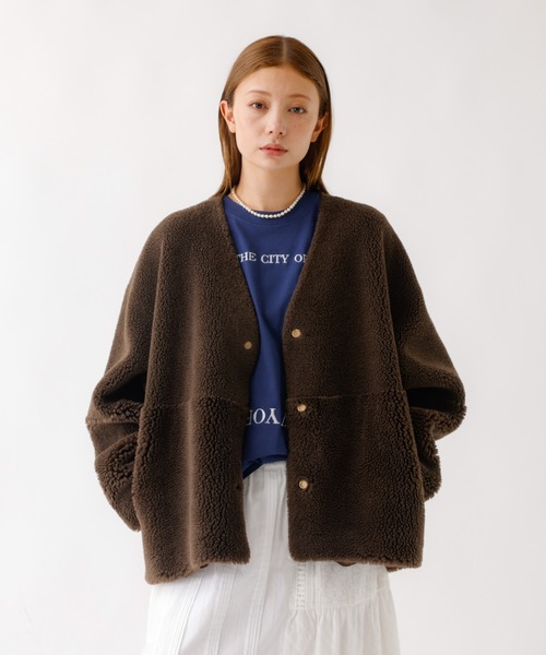 MICA&DEAL(マイカ&ディール)の「【MICA&DEAL /マイカアンドディール】リバーシブルVボア/リバーシブル/ボア/もこもこ/アウター【WEB限定】(ノーカラーコート・レディース・オフホワイト/ブラウン・フリー)」の5枚目の写真