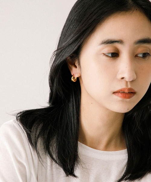 URBAN RESEARCH（アーバンリサーチ）の「decor『デコール』　Plump Drop Pierce L GD（ピアス（両耳用）・レディース・ゴールド・-）」の4枚目の写真