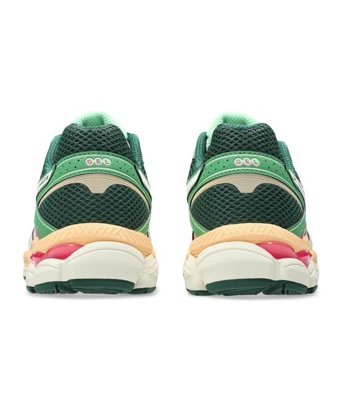 ASICS(アシックス)の「GEL-CUMULUS 16 / ゲルキュムラス 16(スニーカー・メンズ・ホワイト×グリーン・24/25/26/27/28/29/28.5/25.5/26.5/27.5/24.5/23.5/23)」の2枚目の写真