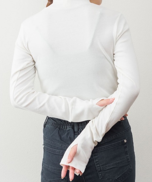 RCD（アールシーディー）の「ハイネック指穴カットソー（Tシャツ/カットソー・レディース・カーキ/グレイッシュベージュ/ブラック/チャコールグレー/オフホワイト・L/M/4L/3L/LL）」の7枚目の写真