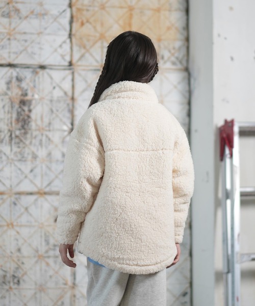 ROXY(ロキシー)の「ROXY/ロキシー アウター キッズ ボア ジャケット 撥水加工 中綿 MINI BELLIS BOA JACKET TJK254081(その他アウター・キッズ・コーラル/ナチュラル・150cm/140cm/130cm/120cm)」の4枚目の写真