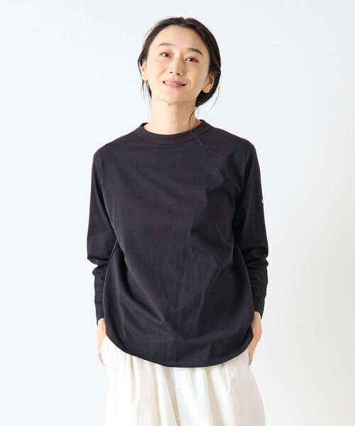 LOGEMENT DE CLAIRE（ロジュモンドクレール）の「定番ラウンドヘムロングTシャツ（Tシャツ/カットソー・レディース・モカ/ホワイト×ブラック/オフホワイト/ブラック・FREE）」の4枚目の写真