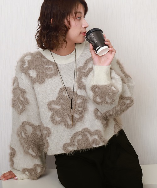 libelle more(リベル モア)の「BIGフラワー柄ジャガードニットプルオーバー(ニット/セーター・レディース・ベージュ/ブラック/オフホワイト/杢グレー・M)」の2枚目の写真