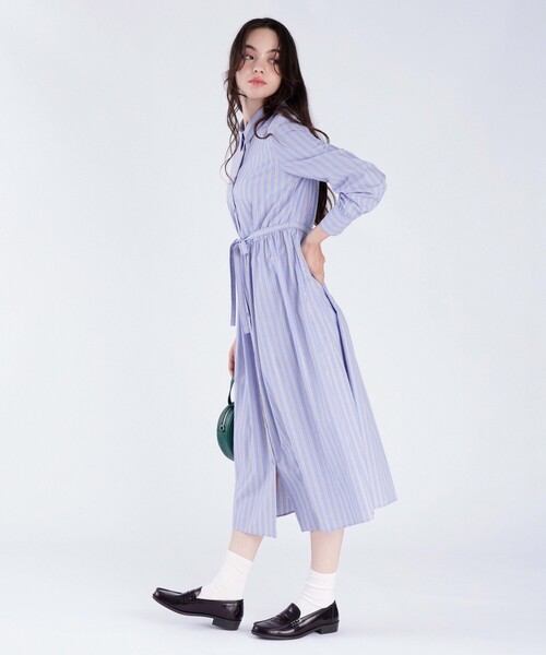 To b. by agnes b.（トゥービーバイアニエスベー）の「ストライプ コットン シャツワンピース（シャツワンピース・レディース・ブルー・40/38/36）」の3枚目の写真
