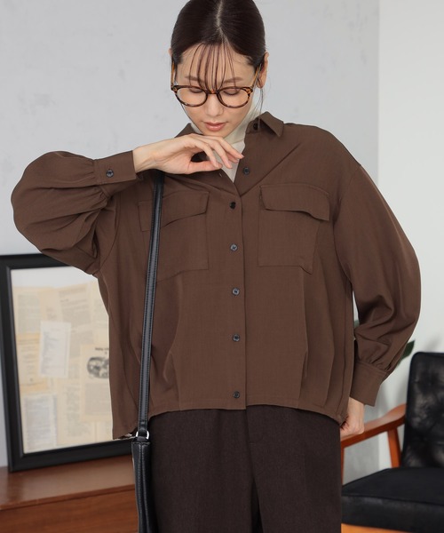 GALLORIA(ギャローリア)の「裾ドロストシャツ(シャツ/ブラウス・レディース・チャコールグレー/ブラウン・M/S/LL/L)」の1枚目の写真