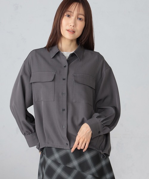 GALLORIA(ギャローリア)の「裾ドロストシャツ(シャツ/ブラウス・レディース・チャコールグレー/ブラウン・M/S/LL/L)」の9枚目の写真