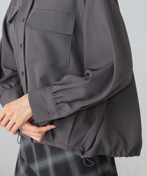 GALLORIA(ギャローリア)の「裾ドロストシャツ(シャツ/ブラウス・レディース・チャコールグレー/ブラウン・M/S/LL/L)」の4枚目の写真