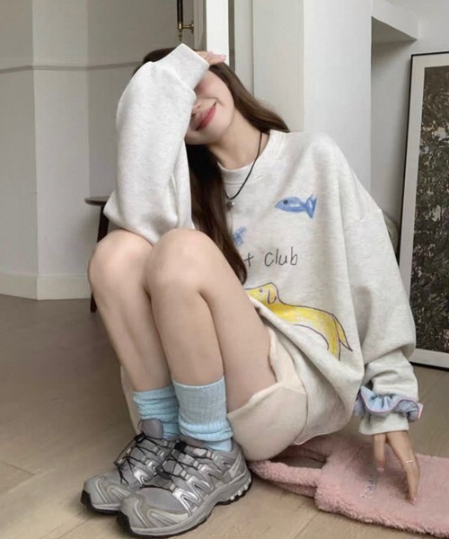 shopnikoniko(ショップニコニコ)の「トレーナー オーバーサイズ 落書きプリント スウェット(スウェット・レディース・グレー・フリー)」の3枚目の写真