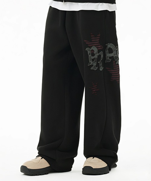 MAHAGRID(マハグリッド)の「『mahagrid/マハグリッド』 PRAY APPLIQUE SWEAT PANT/アップリケデザインスウェットパンツ(スウェットパンツ・レディース・チャコールグレー/ブラック/グレー・M)」の2枚目の写真
