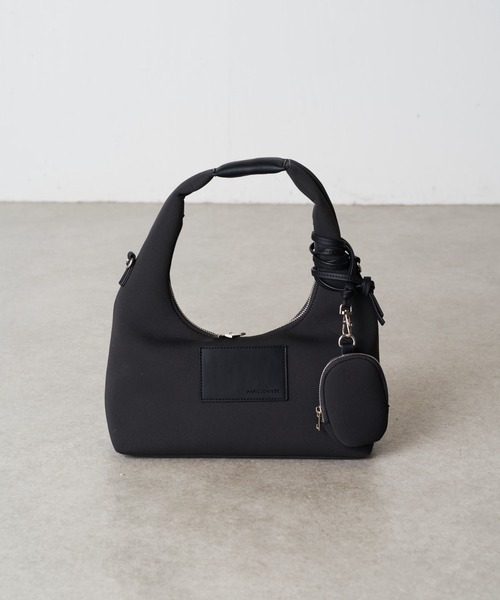 PAPILLONNER(パピヨネ)の「チャームウェットショルダー(ショルダーバッグ・レディース・グレイッシュベージュ/チャコールグレー・FREE)」の8枚目の写真