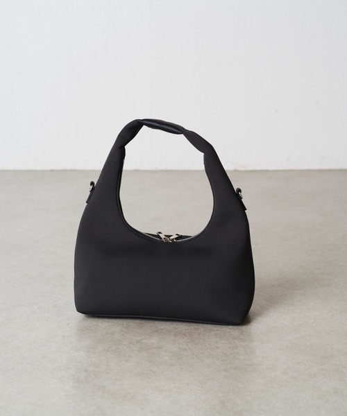 PAPILLONNER(パピヨネ)の「チャームウェットショルダー(ショルダーバッグ・レディース・グレイッシュベージュ/チャコールグレー・FREE)」の13枚目の写真