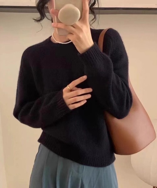 SHEPP(シープ)の「シンプルカラークルーニット(ニット/セーター・レディース・チャコール/オートミール/レッド/ホワイト/ブラック/アイボリー・F)」の3枚目の写真